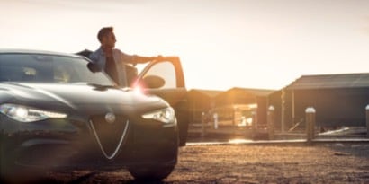 Coche con película automotriz aplicada.
