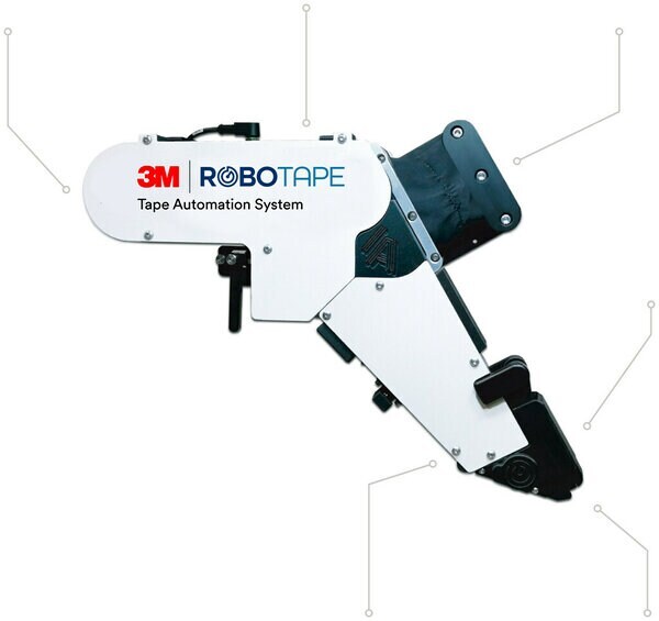 Se muestra el Sistema de Unión a Demanda de 3M™ aplicando Cinta Extrudible 3M™ VHB™ a una superficie plana.