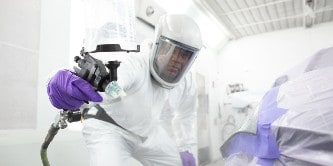 Experimenta la increíble ligereza de la Pistola Pulverizadora de Alto Rendimiento 3M.
