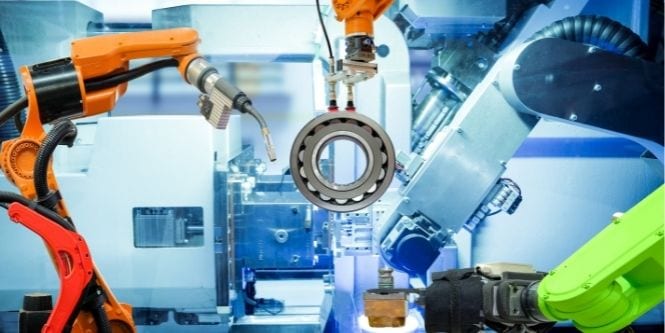 Imagen estilizada que destaca la maquinaria de automatización de una fábrica.
