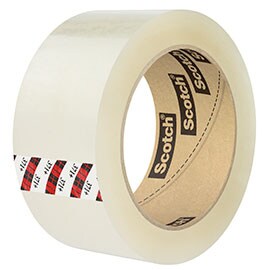 Imagen de un rollo de cinta de sellado de cajas Scotch® High Tack 371+, diseñada para flexibilidad y conformabilidad.