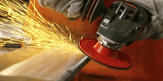 Biselado de metal con disco abrasivo Cubitron 3.
